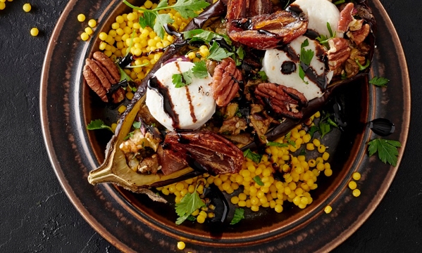 Aubergines met ras el hanout en geitenkaas