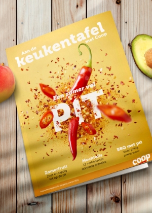 Haal de zomer in huis met het Aan de Keukentafel magazine!