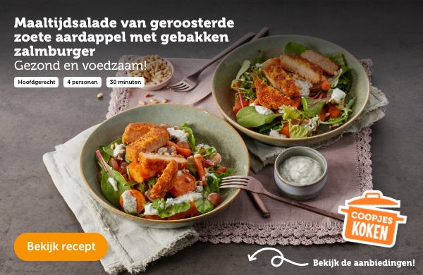 Maaltijdsalade van geroosterde zoete aardappel met gebakken zalmburger | Bekijk recept