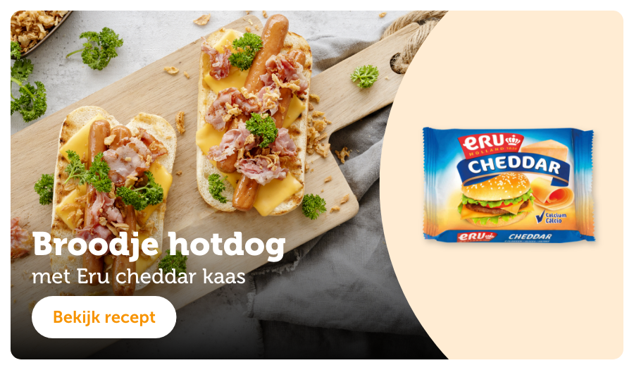 Broodje hotdog met Eru cheddar kaas