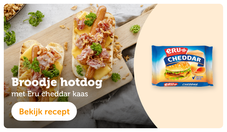 Broodje hotdog met Eru cheddar kaas