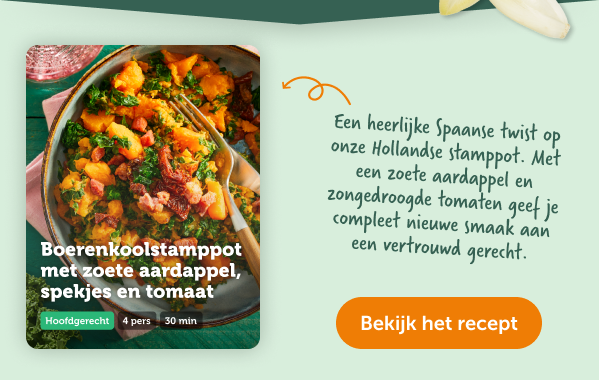 Boerenkoolstamppot met zoete aardappel, spekjes en tomaat. Bekijk het recept.