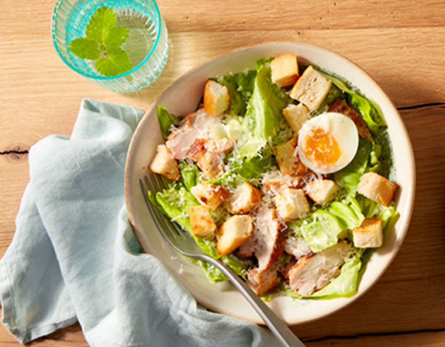 Koken met Laagblijvers: caesar salade met kip | Bekijk recept