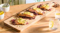 Zalmfilet uit de oven met limoen korianderdressing