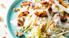 Salade van gegrilde perzik en witlof Salade van gegrilde perzik en witlof