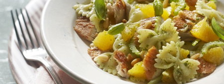 Pastasalade met makreel, sinaasappel en selderij