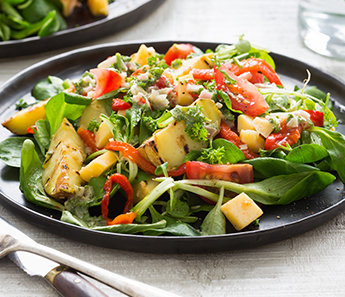 GEGRILDE AARDAPPELSALADE MET OUDE KAAS EN VINAIGRETTE