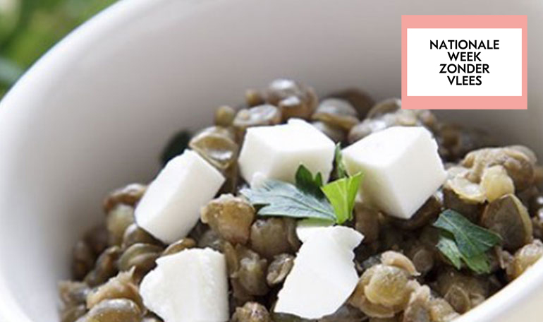 Linzensalade met olijven, radijs en feta | Bekijk recept