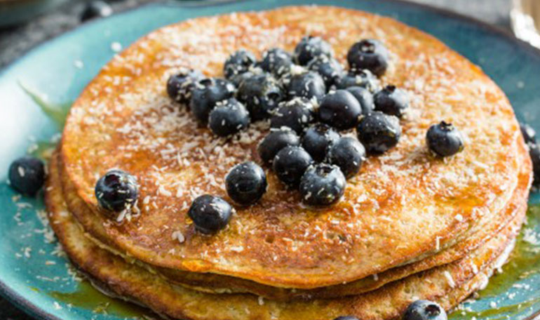 Bananenpannenkoekjes met havermout en kokos | Bekijk recept
