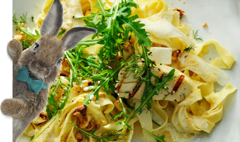 Aspergepasta met gegrilde halloumi | Naar recept