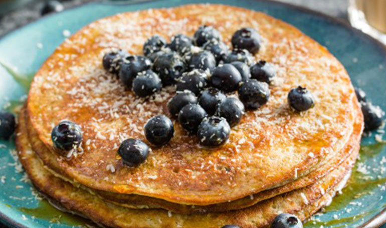 Bananenpannenkoekjes met havermout en kokos | Naar recept