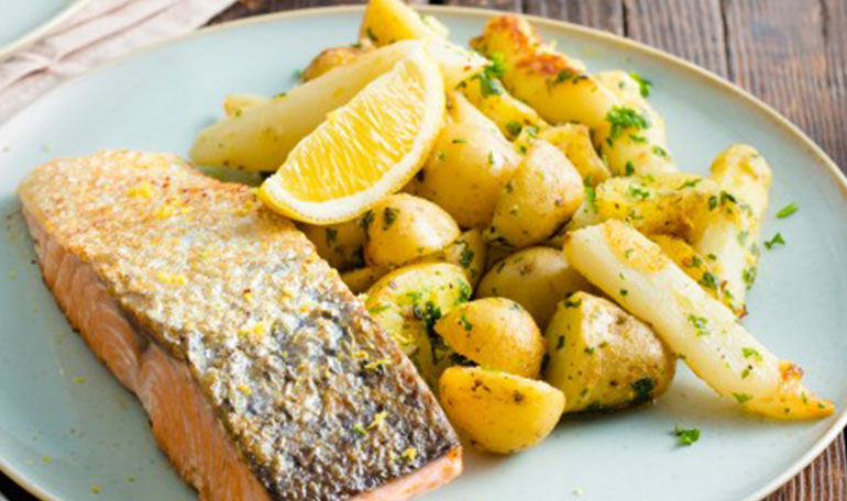 Ovenpakketjes met witte asperges en zalm | Naar recept