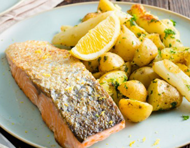 Ovenpakketjes met witte asperges en zalm | Naar recept
