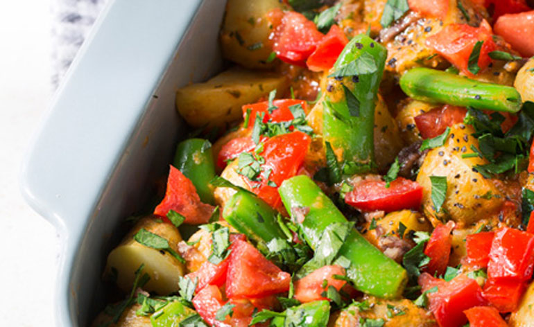 Kruidige groentesalade met krieltjes | Naar recept