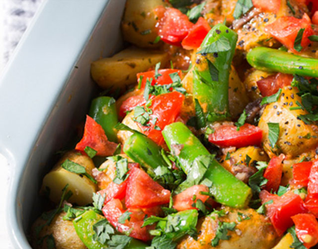 Kruidige groentesalade met krieltjes | Naar recept