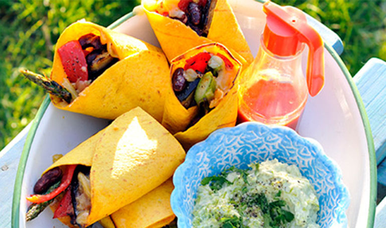 Wraps met gegrilde groente en avocadodip | Naar recept