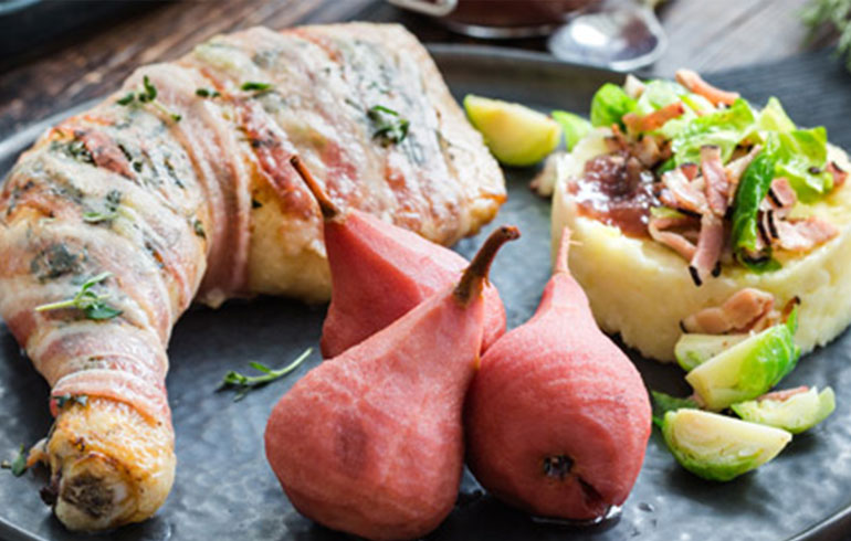 Kippenpoten met stoofpeertjes en spruitjes | Bekijk recept