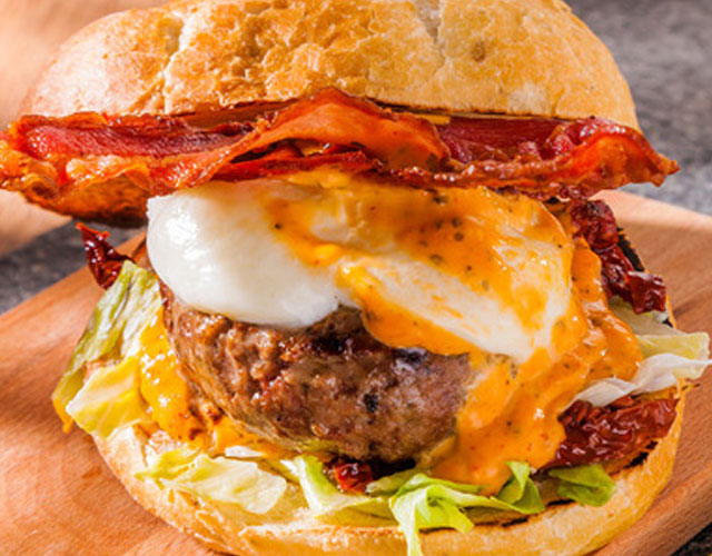 Angus burger met smokey hot cocktailsaus | Naar recept