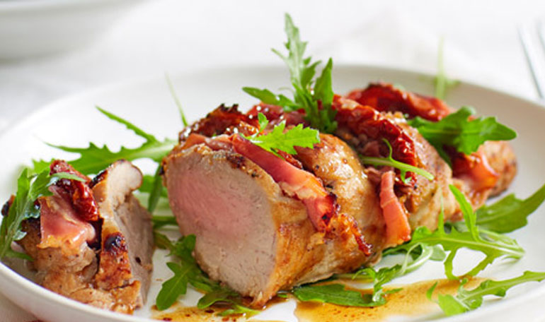 Hasselback-varkenshaas met ham | Bekijk recept