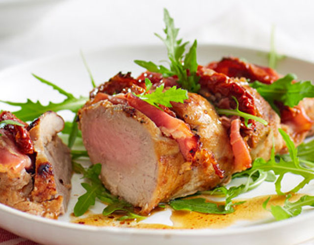 Hasselback-varkenshaas met ham | Bekijk recept