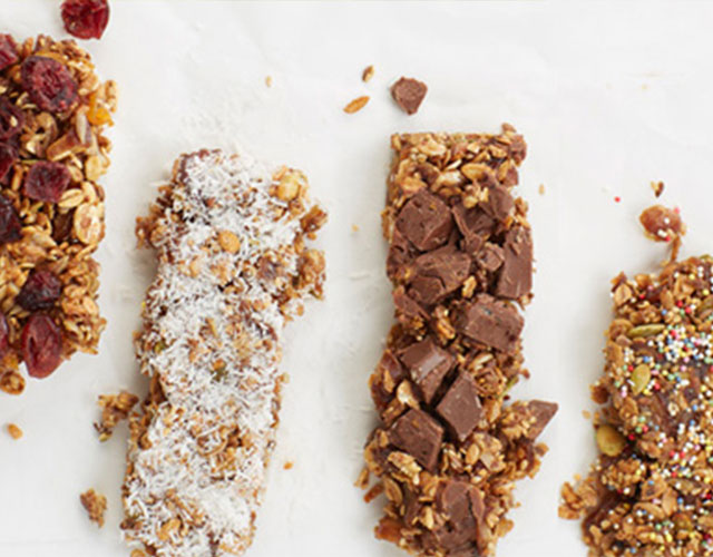 Granola-speltbars met dadels en pindakaas | Bekijk recept