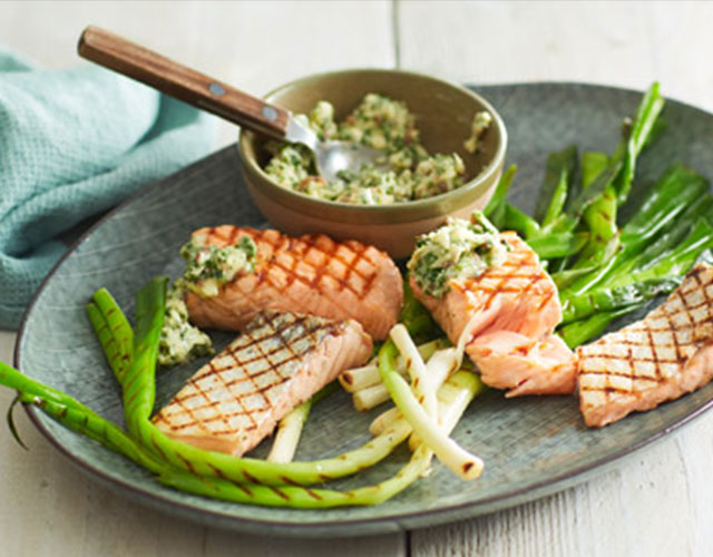 Gegrilde zalm met verrassend lekkere boter | Bekijk recept