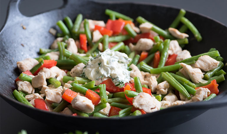 Gewokte sperziebonen met paprika en kip | Bekijk recept