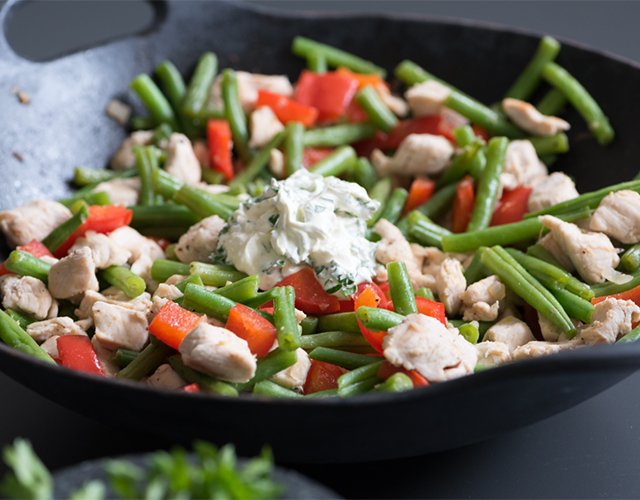 Gewokte sperziebonen met paprika en kip | Bekijk recept