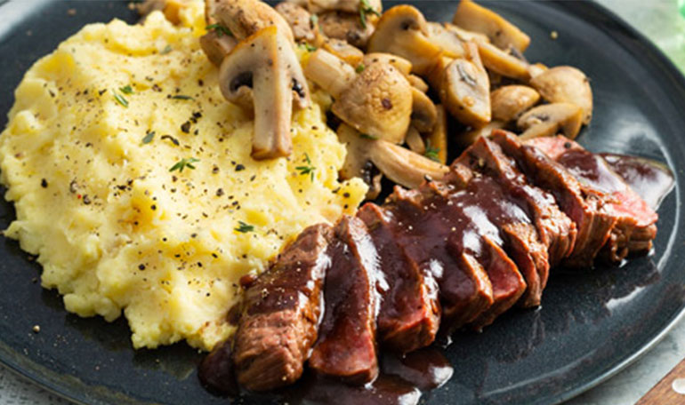 Hertenbiefstuk met champignons en wildjus | Naar recept