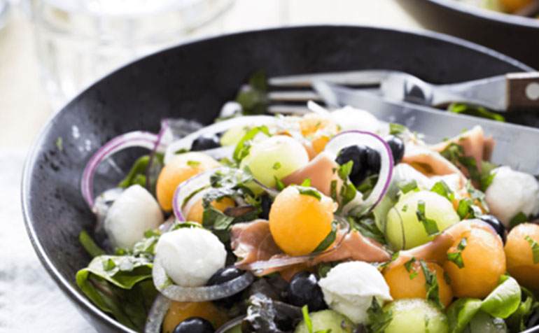 Zomerse salade met blauwe bes | Bekijk recept