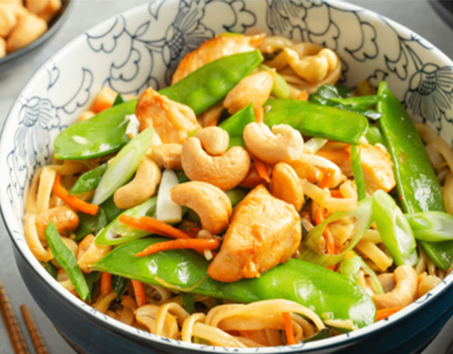 Snelle bami met teriyaki kip | Bekijk recept