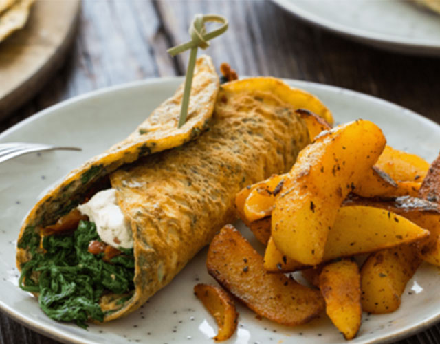 Gevulde omelet met spinazie en geitenkaas | Bekijk recept
