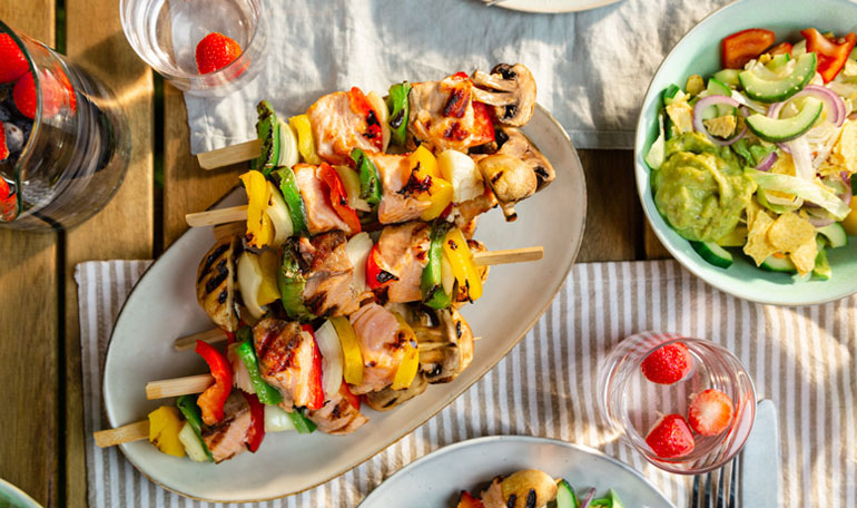 Gegrilde zalmspies met groenten | Bekijk recept