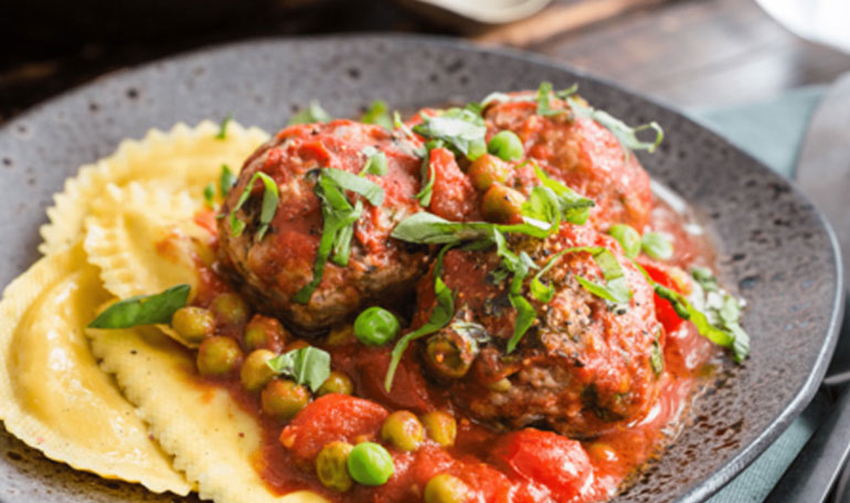 Italiaanse gehaktballetjes met verse pasta | Bekijk recept