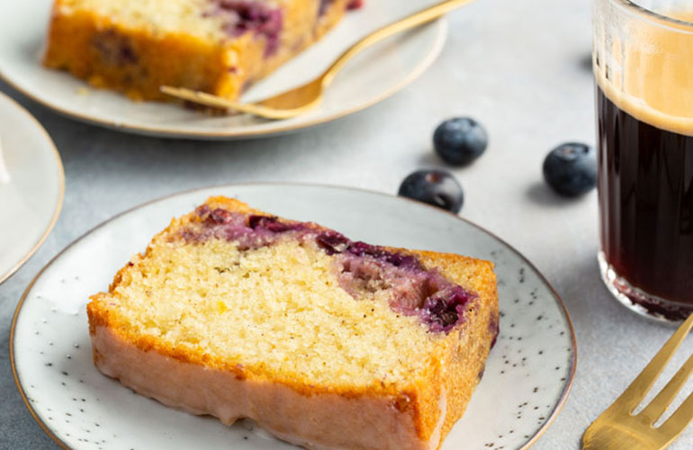 Huisgemaakte blauwe bessencake | Bekijk recept