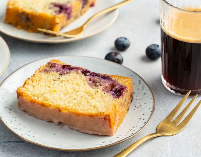Huisgemaakte blauwe bessencake | Bekijk recept