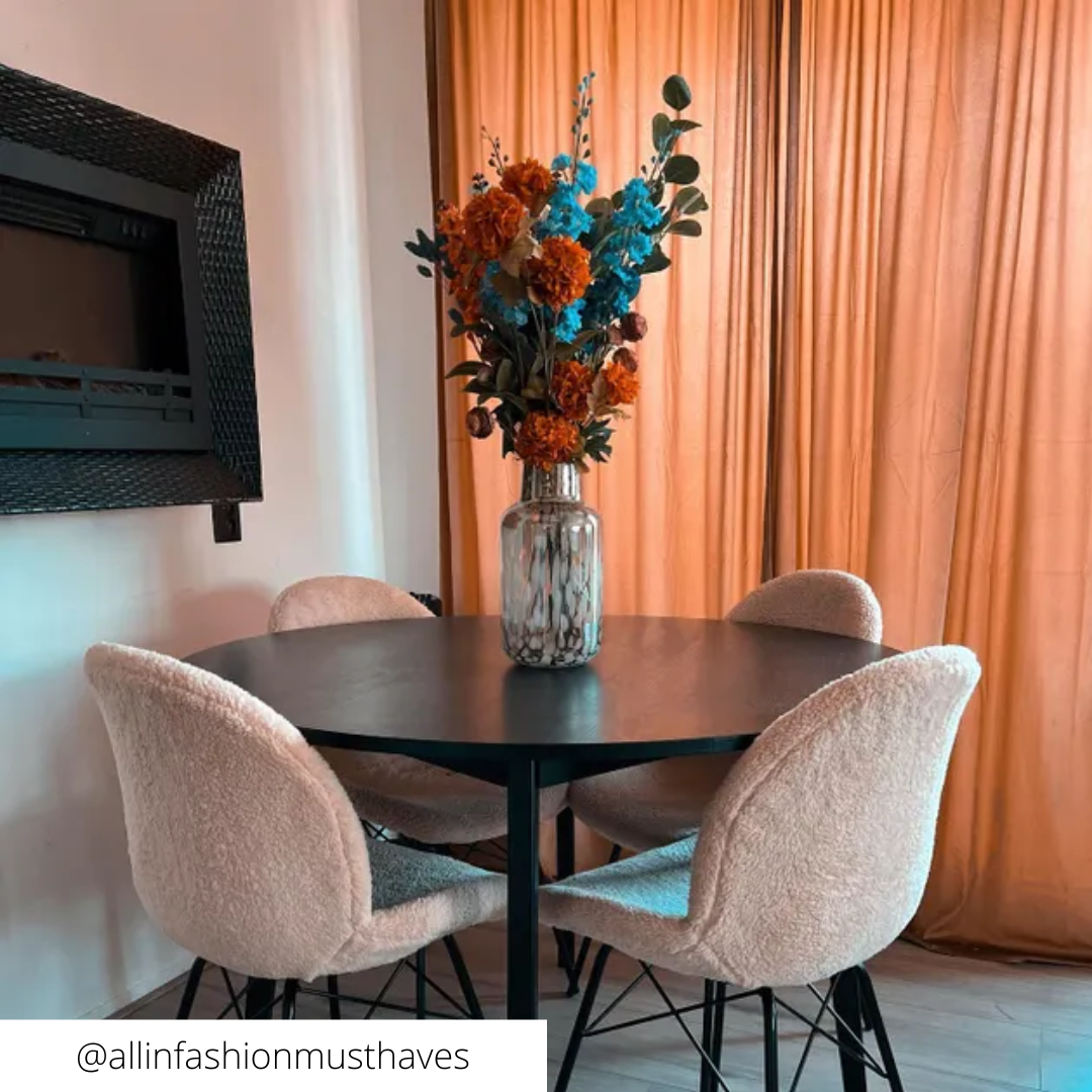 Eetkamertafel-Olivia voor €149,-