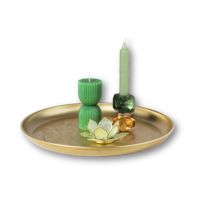 Plateaus en theelichthouders goud en groen Plateaus en theelichthouders goud en groen