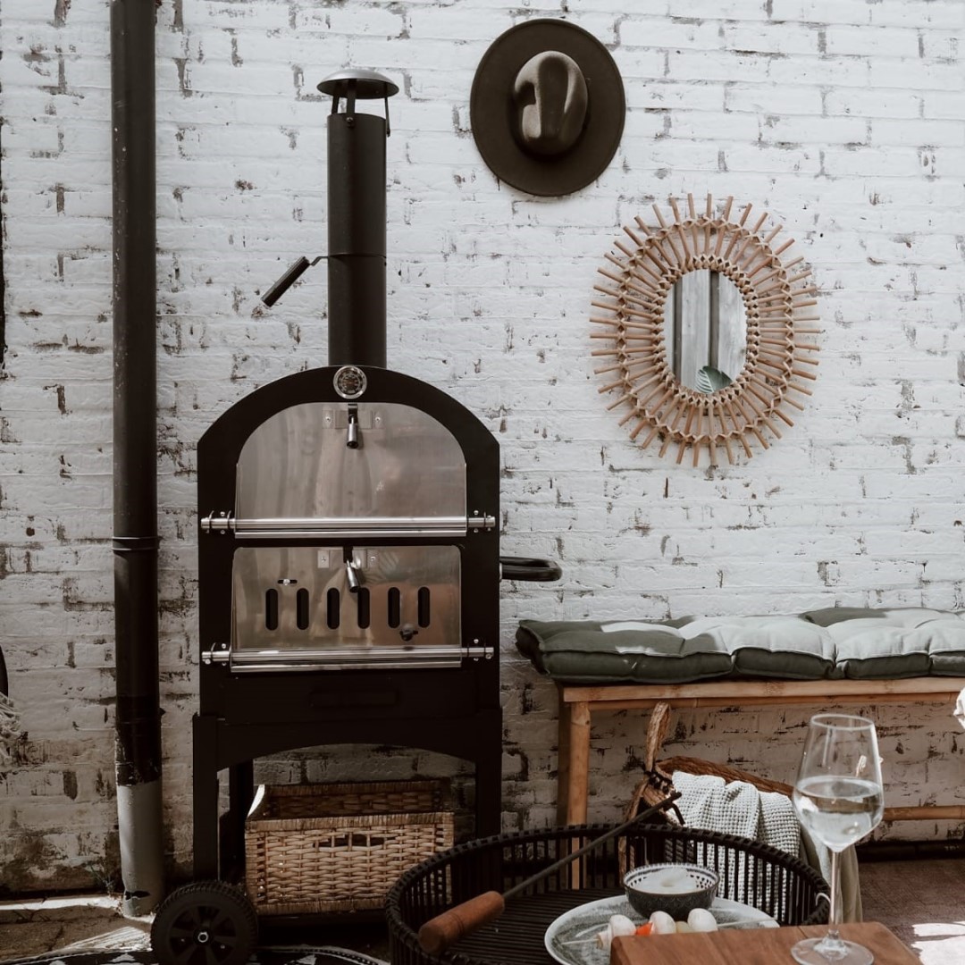 BBQ met pizza oven